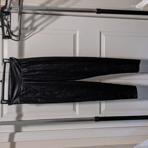 Shiny black leggings